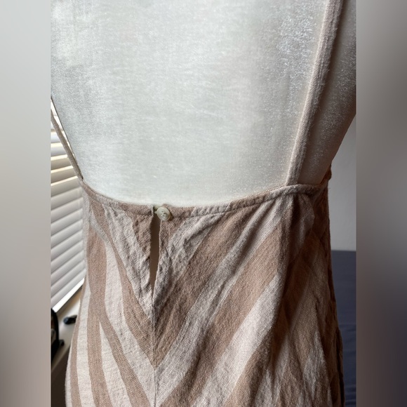 Urban Outfitters Beige Romper - Picture 2 of 5